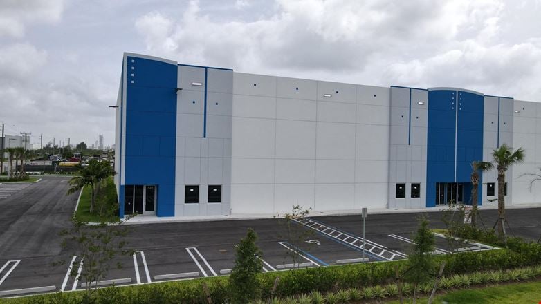 GARDENS WEST COMMERCIAL CENTER