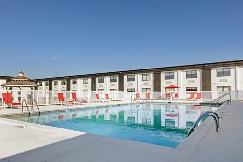 Lux Hotel & Conference Center, Ascend Hotel Collection