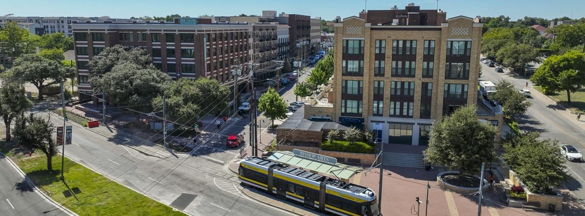Retail space for Rent at 196 W Davis Street in Dallas