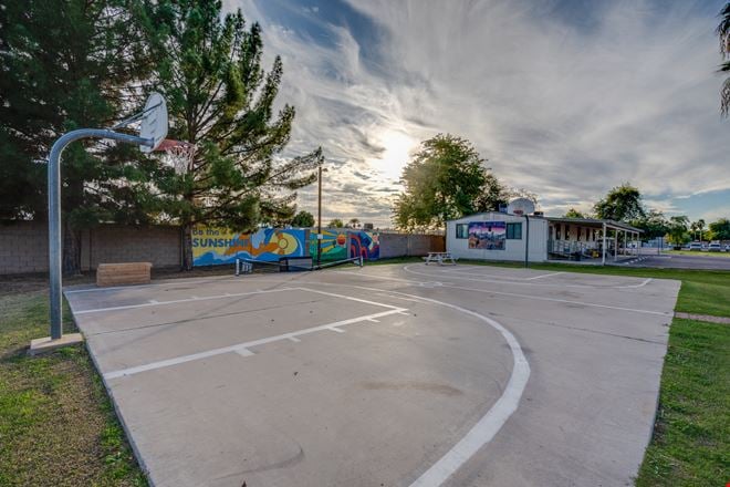 960 N Stapley Dr