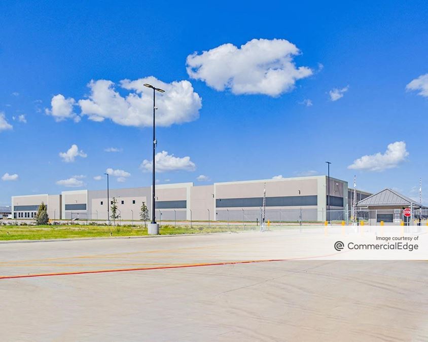 Dallas Global Industrial Center 9314 West Jefferson Blvd Industrial