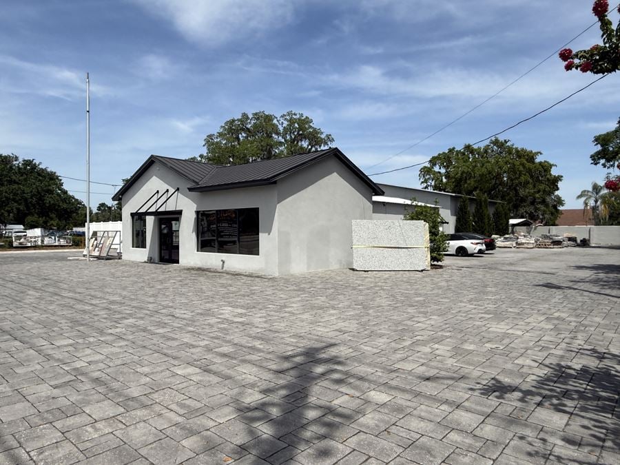 RARE 1.24 AC High-End Showroom/Offices/Warehouse- Hwy 41