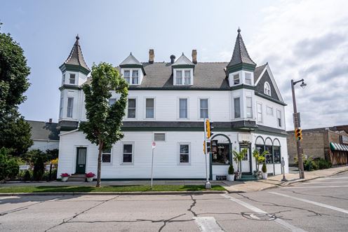 2900 S Kinnickinnic Ave - $100k NOI Fully Leased