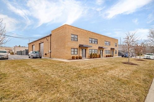 3S340 Rockwell St, Unit 201 - 2nd Floor South, Warrenville, IL 60555