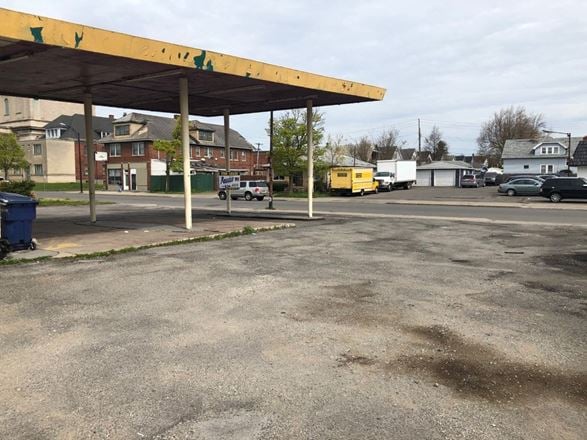 1219 E. Delavan Ave - Former Gas Station