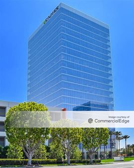 400 Spectrum Center
