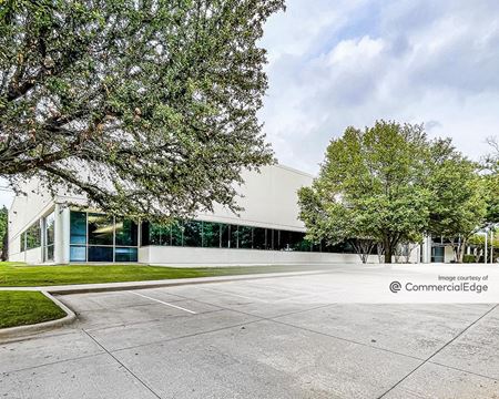 Photo of commercial space at 3885 Arapaho Road in Addison