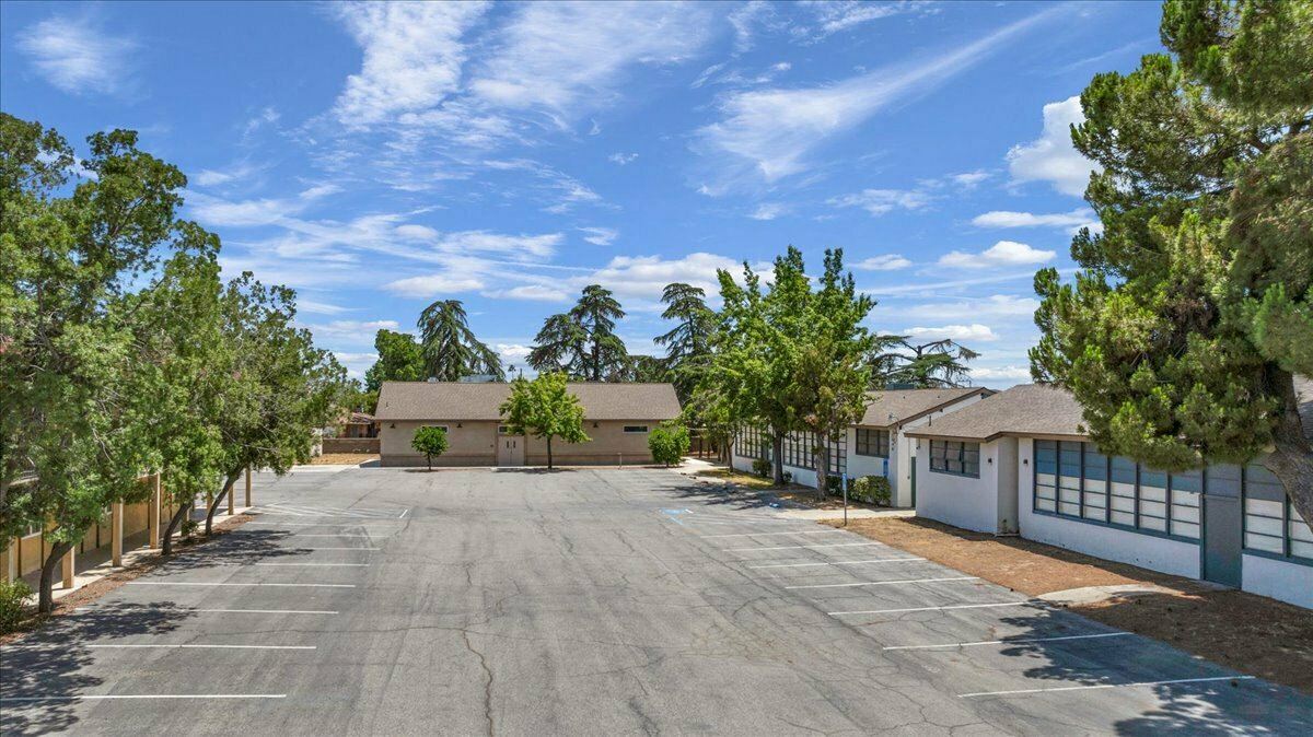 (9) Special Purpose Buildings on ±4.07 Acres in Fresno, CA