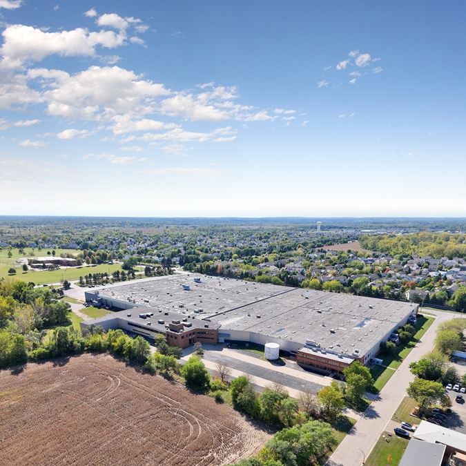 442,601 SF Facility with Heavy Power | Elgin, IL