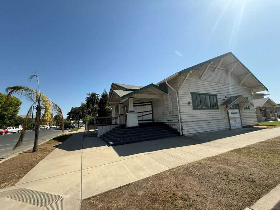 ±4,800 SF Well Known Building in Lindsay, CA
