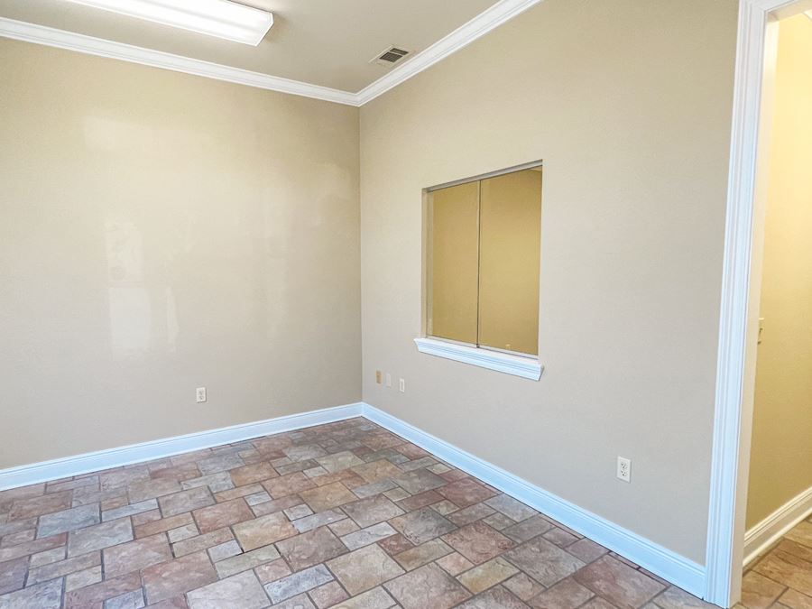 Office Suite for Lease in Forest Park on S Harrells Ferry