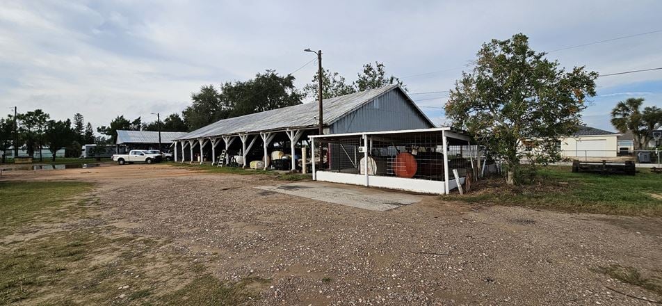 12,450 SF Commercial Property | Office, Garages & Pole Barns | Winter Haven