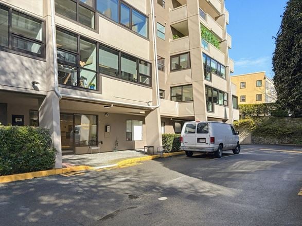 821 Burdett Ave (101)