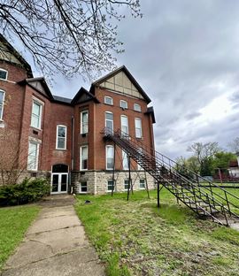 437 S Main St