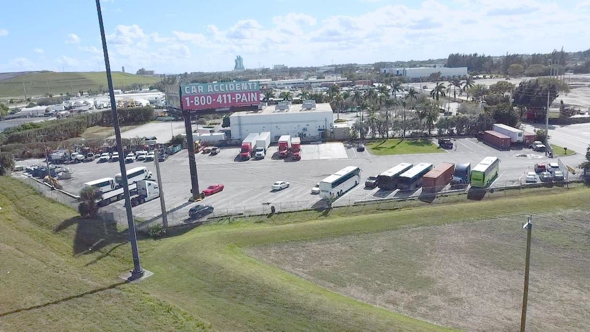 1-2 Acres of Fully Paved Storage and Parking Fronting I-595 & SR-441