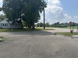 .4 ACRE COMMERCIAL LOT W/ OFFICE FOR LEASE