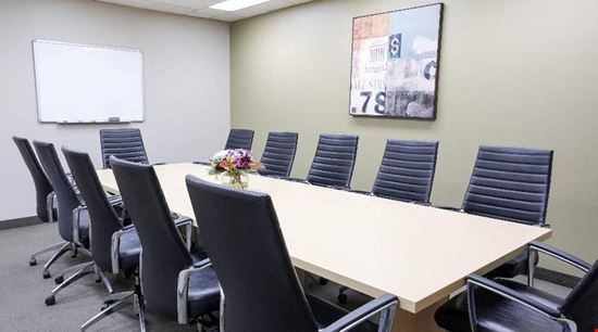 Intelligent Office (Toronto) - Intelligent Office - Yonge Eglinton Centre