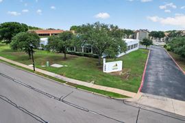 1404 W Walnut Hill Ln