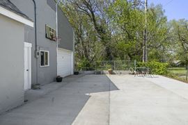 2,584 SF Auto Shop for Sale