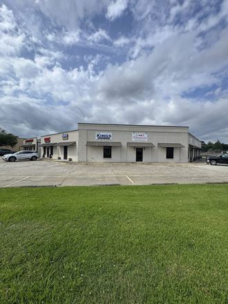 Retail Space Right Off Airline Hwy.
