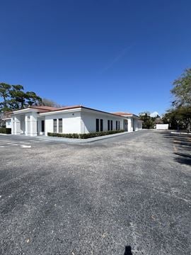 2520 Tamiami Trl N