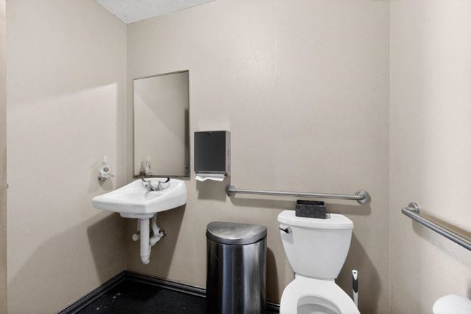 $87 Per Square Foot in Nob Hill Retail and Showroom