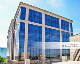 10 Glenlake South Tower
