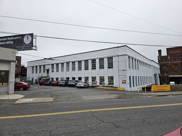 Fully Equipped Wet Manufacturing & Storage Facility