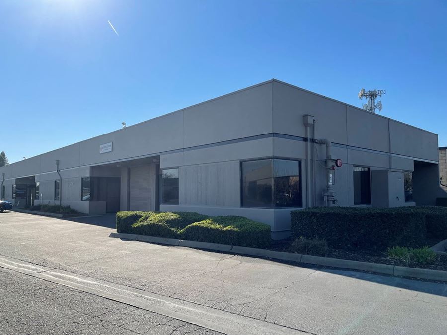 ±1,704 SF Industrial Building in Clovis, CA