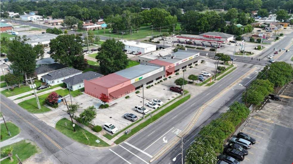243 N. Acadian Thwy.