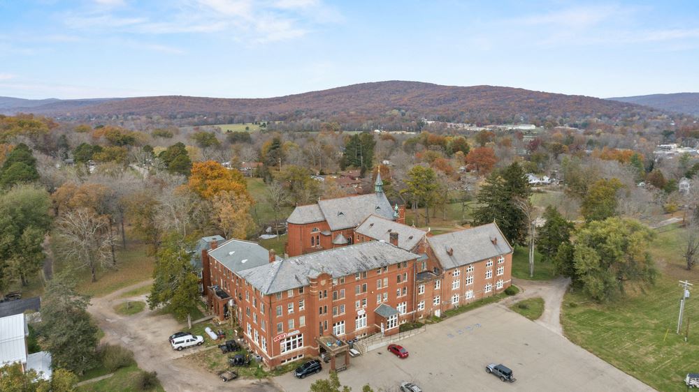 Arcadia Academy and Thee Abbey Kitchen 211 College St., Arcadia, MO