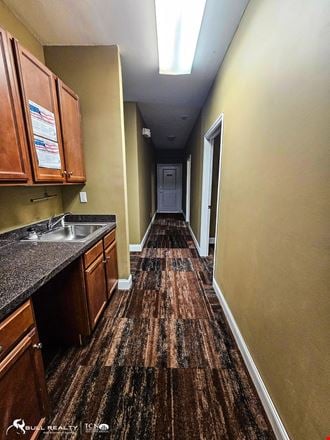 Holly Springs Office Suite | ±1,300 SF