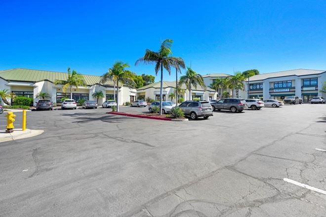285 North El Camino Real