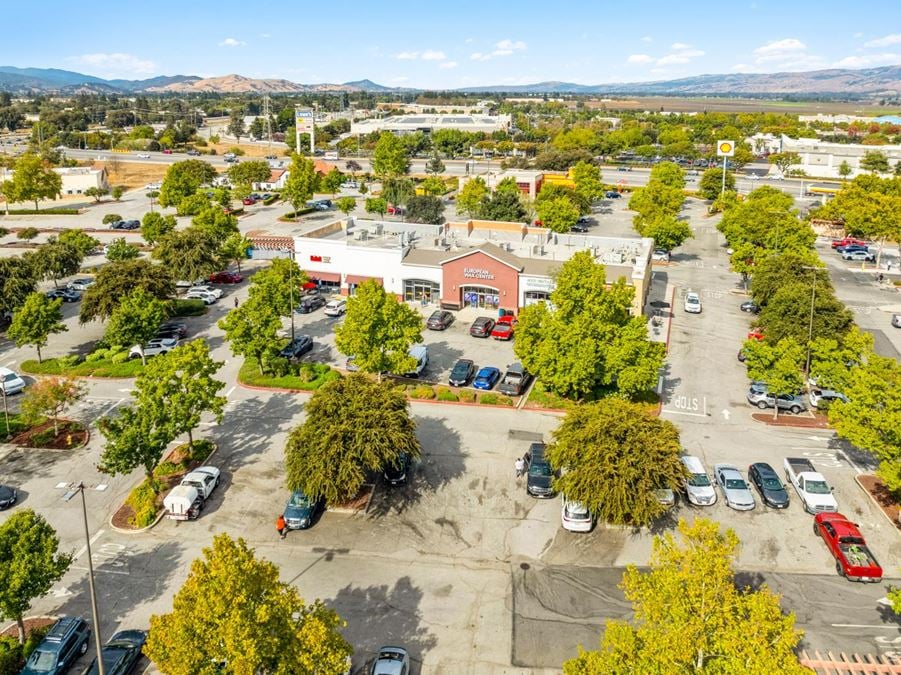 Chipotle, Habit Burger & Shops at Gilroy Crossing