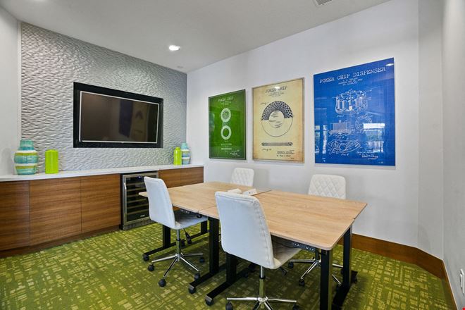 Apt CoWork - at The Marq Highland Park
