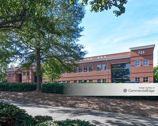 725 Highland Oaks Drive