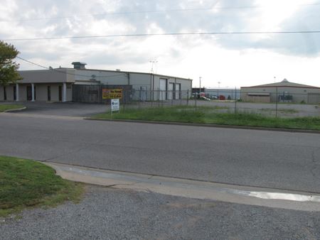 Photo of commercial space at 810-812 SE 3rd St in Lawton