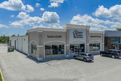 Retail Showroom & Warehouse - 11,000+ SF in South Lakeland