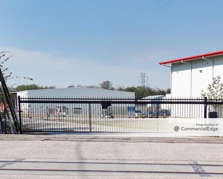 Industrial space for Rent at 810 FM 521 Road in Fresno
