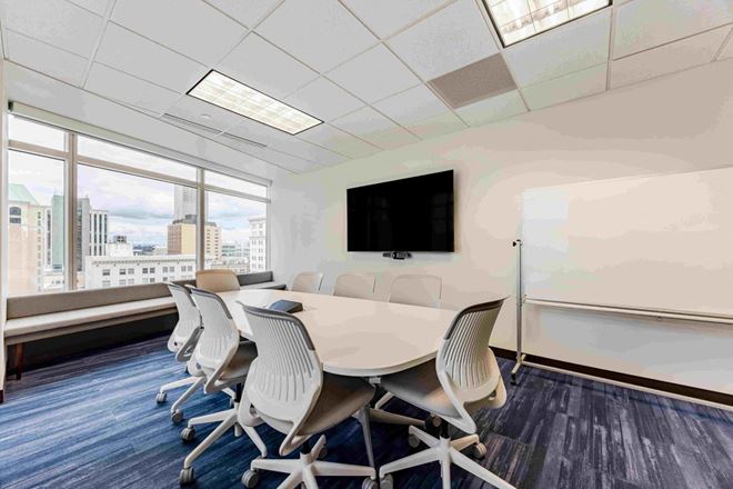CoWorking PDX at Fox Tower - 805 SW Broadway