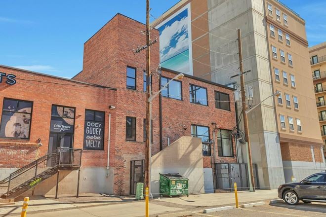 Retail / Office Flex Space On Broadway