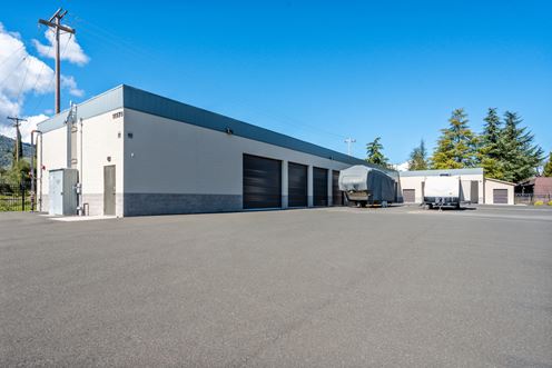 Nearly New Industrial Property on Acreage