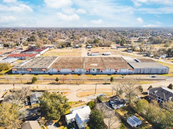 ±173,437 SF Industrial Warehouse with ±12.26-Acre Laydown Yard