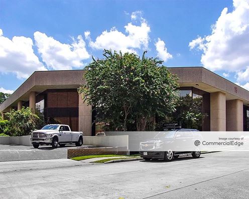 Briar Hollow Plaza