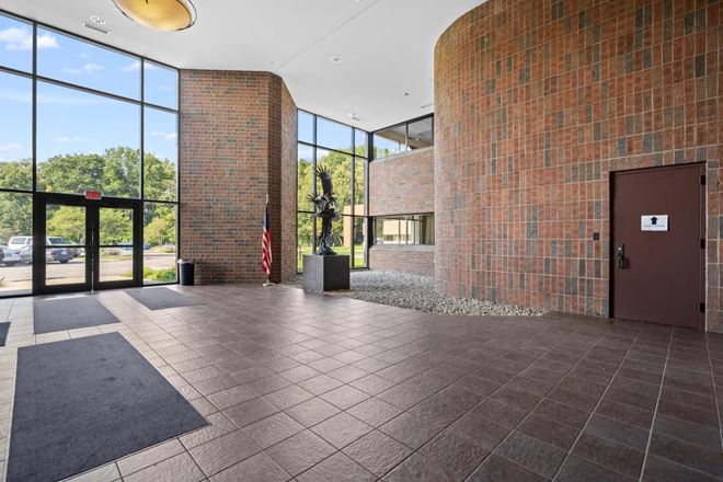 Institutional Seller I Arrowhead Office Park I Toledo MSA