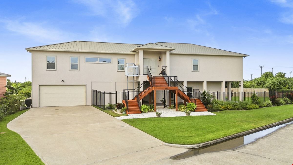 Coastal Charm in San Leon – Minutes from the Bay