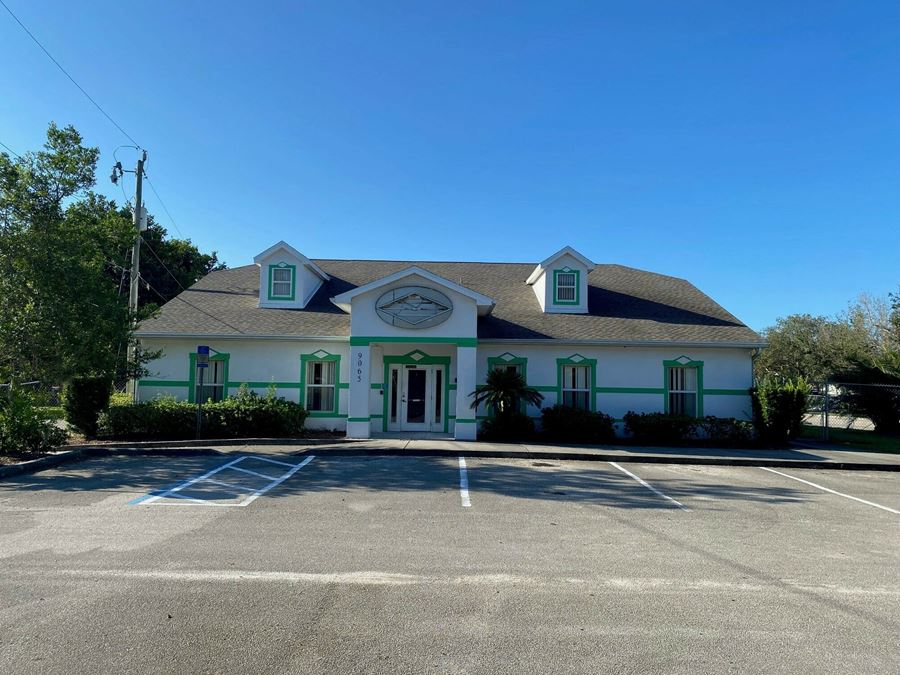 Stand-Alone Building with Fenced Yard