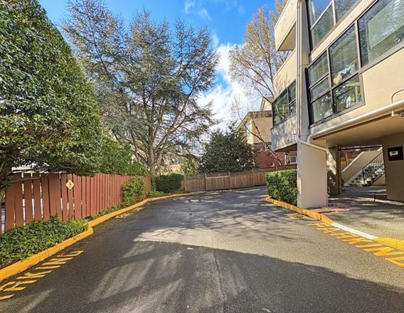 821 Burdett Ave (101)