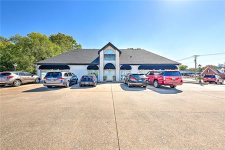 810 NW 3rd St - Bentonville