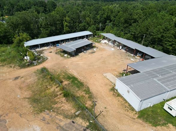 Industrial Facility on ±4.91 Acres - Interstate Frontage